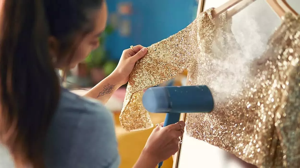 Philips 3000 Series handheld garment steamer, compact foldable design for quick wrinkle removal